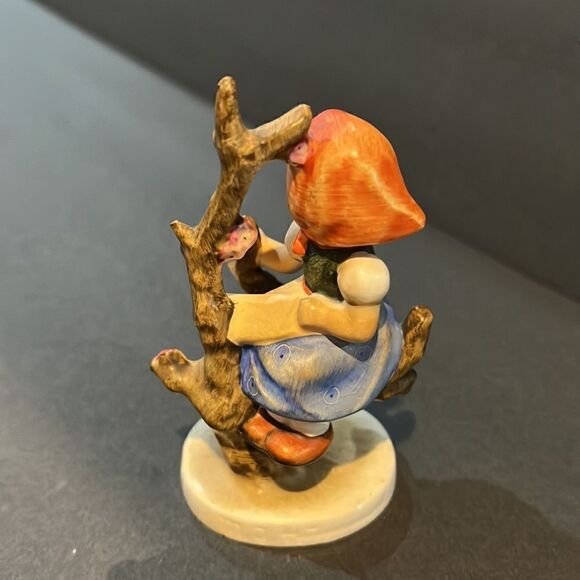 Hummel Apple Tree Girl Figurine. Excellent. 1955 - Picture 3 of 5